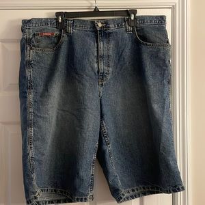 Size 40 men’s shorts